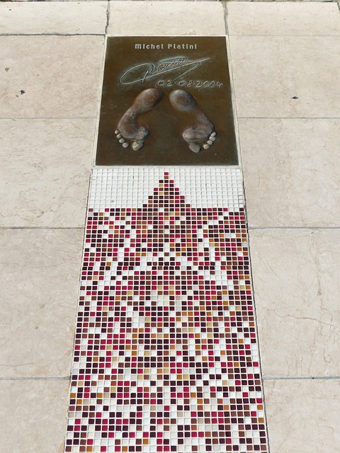 雷霆交出27胜1负的惊人成绩,净胜485分超越73胜勇士.